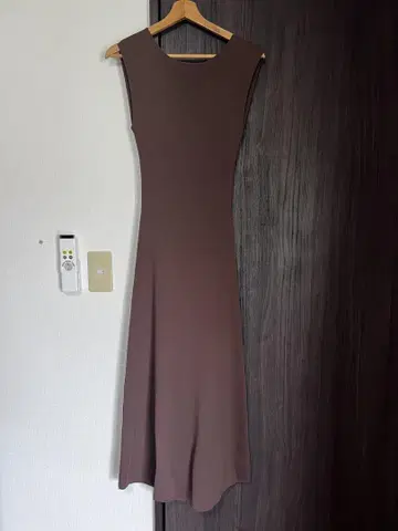 브라운 슬리브리스 롱 원피스