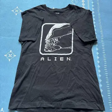 에이리언 티셔츠 유니클로 ALIEN UNIQLO 2014 구제 의류 M