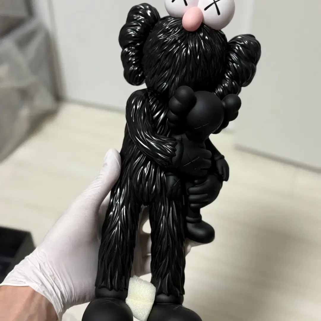 KAWS Take Vinyl Figure Black カウズ フィギュア KAWS - Family Black, 2021 – PopArtFusion