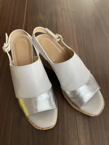 키다리 아저씨 실버 웨지솔 샌들 S 사이즈