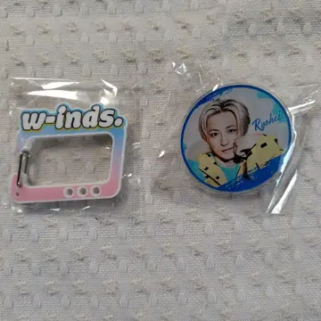 w-inds. 가챠 Ryohei 배지와 w-inds. 카라비너