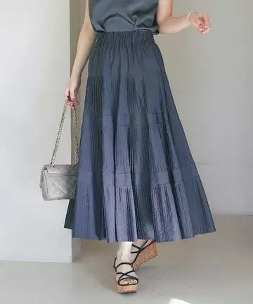 La boutique BonBon 차콜 그레이 3단 티어드 스커트