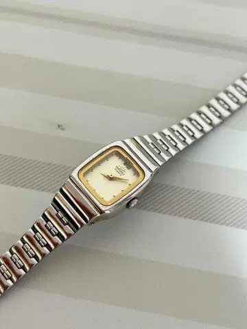 새상품급 SEIKO V401-5230 손목시계 여성용 작동품