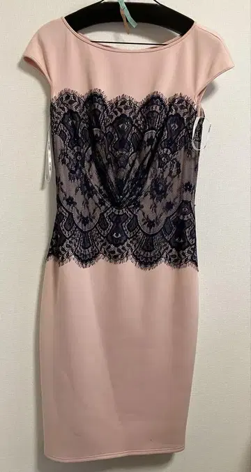 Tadashi Shoji 무릎 기장 원피스