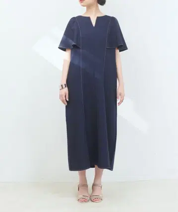 케이프 플레어 키 넥 원피스 (웹 한정품)