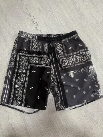 some SURF 반다나 패턴 숏 팬츠