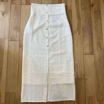 Loin. 하트 버튼 타이트 스커트