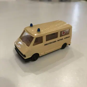 Praline Fiat 242 미니카 레트로