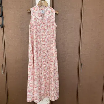 Laura Ashley 플라워 프린트 슬리브리스 원피스