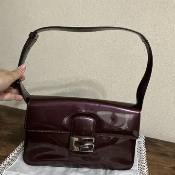 버건디 숄더백