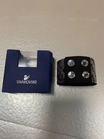 SWAROVSKI 블랙 스톤 팔찌