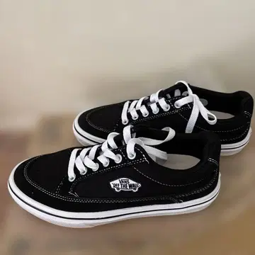 VANS 블랙 스니커즈