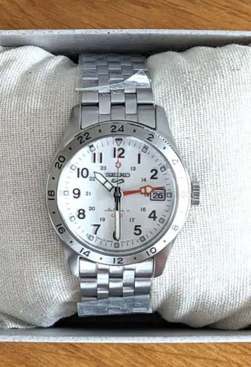 세이코 5 SBSC009 필드 GMT 레어, 거의 미사용