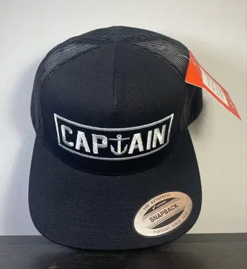 CAPTAIN 블랙 트래커 햇 Yupoong