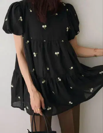 새상품 블랙 미니 플라워 자수 퍼프 튜닉 Frene 같은 형태