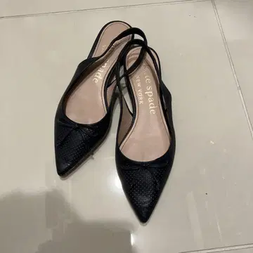 Kate Spade 블랙 슬링백 펌프스