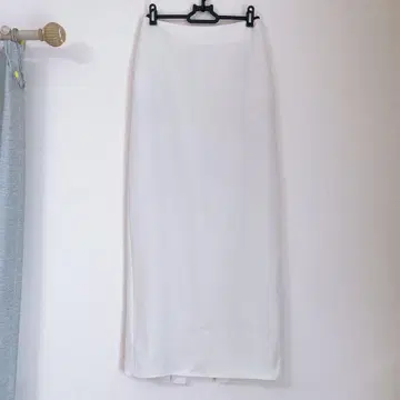 THE NEWHOUSE REYNES SKIRT 타이트 스커트