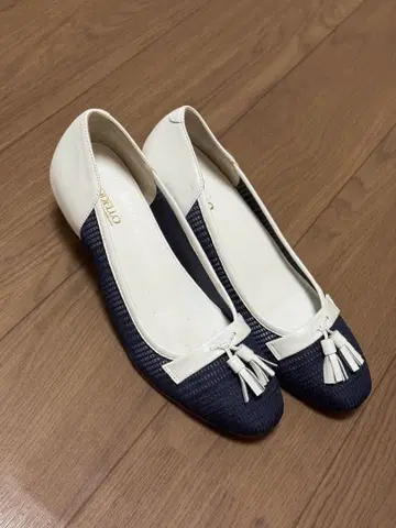 MODELLO 마드라스 태슬 펌프스