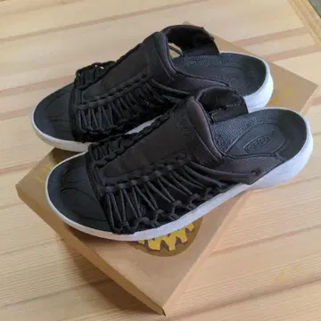 KEEN UNEEK SNK 슬라이드 23cm