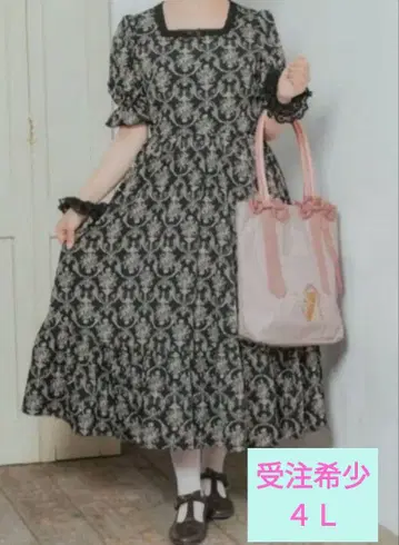 아오키 미사코 씨 블랙 스퀘어 넥 원피스