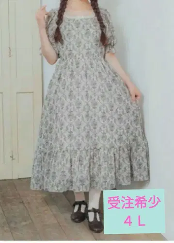 아오키 미사코 씨 베이지 스퀘어 넥 원피스