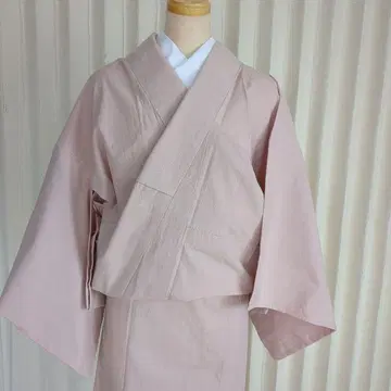 연한 핑크 색상 단옷 기모노