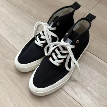 메종 키츠네 스니커즈