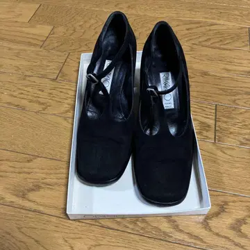 RIKAKIO 블랙 스웨이드 하이힐 T 스트랩 포함