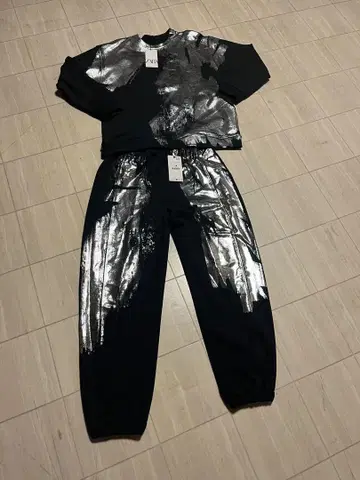 ZARA 메탈릭 프린트 캐주얼 셋업 새상품 택 포함