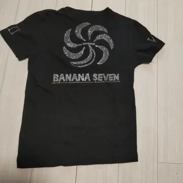 BANANA SEVEN 블랙 S 티셔츠 스톤 장식
