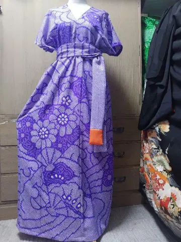 총 짜기 후리소데 실크에서 리메이크한 원피스입니다.