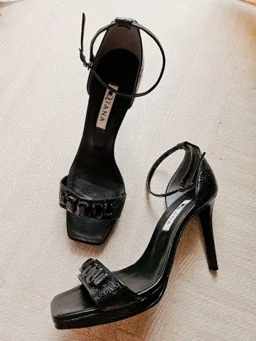 새상품급 DIANA 다이애나 비쥬가 달린 하이힐 샌들 size23.5