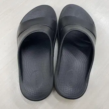 Oofos 블랙 샌들