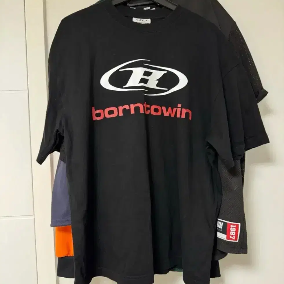 【Born to win】SYMBOL B LOGO T-SHIRTS BORN TO WIN(ボーン・トゥ・ウィン)商品ページ - Symbol B Logo