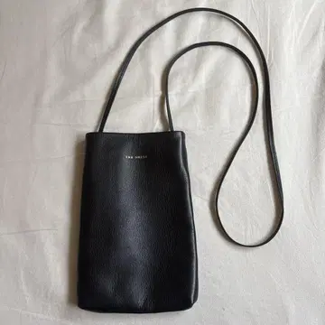 foufou 블랙 가죽 사코슈