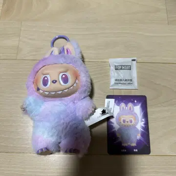 러브부 labubu THE MONSTERS 에너지에 열중!