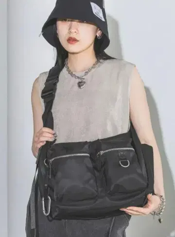 지나시스 나일론 더블 포켓 바디백 숄더백 블랙