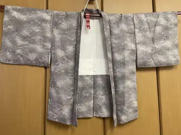 그레이 계열의 구름 무늬 겉옷