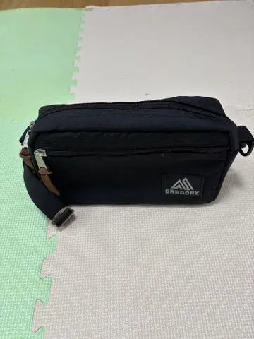 그레고리 블랙 파우치