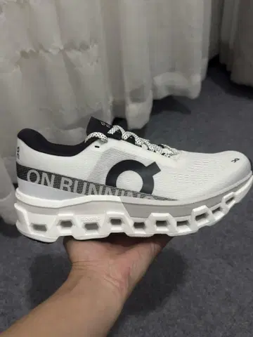 On Cloudmonster2 클라우드 몬스터 2 스니커즈 화이트