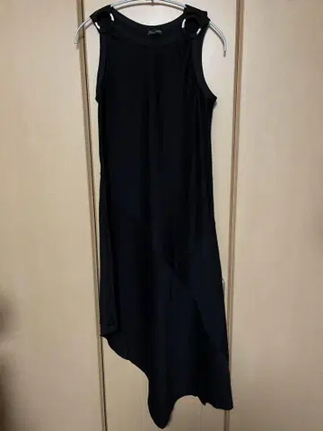 자라 비대칭 슬리브리스 원피스