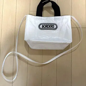보더스 앳 발코니 미니 포셰트