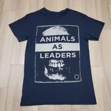 애니멀즈 애즈 리더스 스컬 프린트 티셔츠
