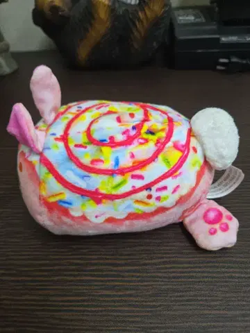 컬러풀한 토끼 모양 봉제 인형