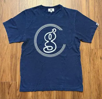 GOODENOUGH g 로고 프린트 INDIGO 네이비 포켓 티셔츠
