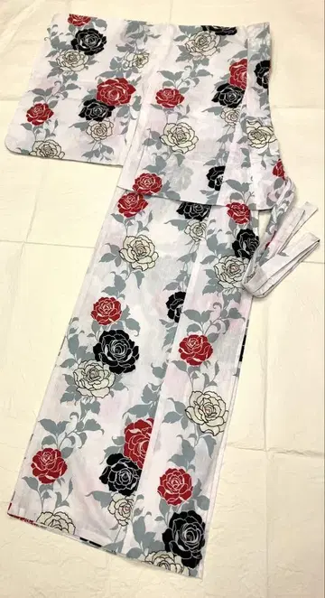 쉽게 입을 수 있는 유카타 장미 면 중고 하자 있음