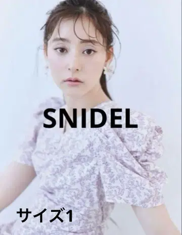 SNIDEL Sustainable 개더 프린트 원피스 [신키 유코 착용]