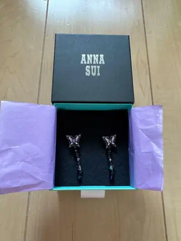 ANNA SUI 나비 모티브 귀걸이
