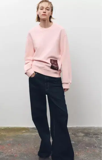 자라 라벨이 붙은 코튼 맨투맨 핑크 새상품