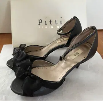 pitti 리본 포함 블랙 하이힐 샌들